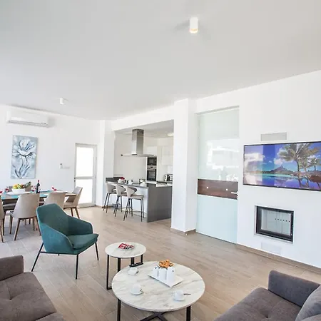 Rent Your Dream Holiday And Look Forward To Relaxing Beside Your Private Pool 1563 别墅 *