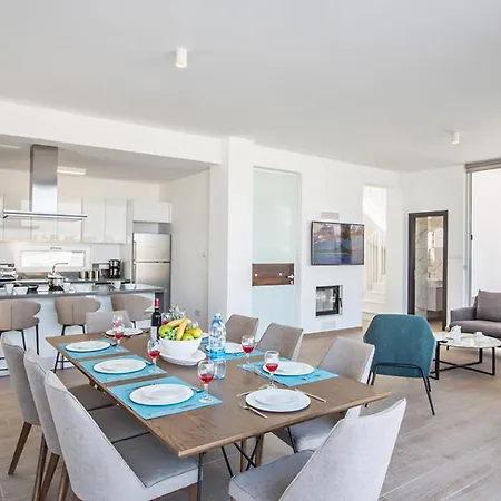 Villa Rent Your Dream Holiday And Look Forward To Relaxing Beside Your Private Pool 1563 *