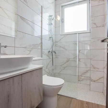 Rent Your Dream Holiday And Look Forward To Relaxing Beside Your Private Pool 1563