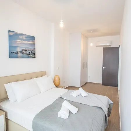 Rent Your Dream Holiday And Look Forward To Relaxing Beside Your Private Pool 1563 *